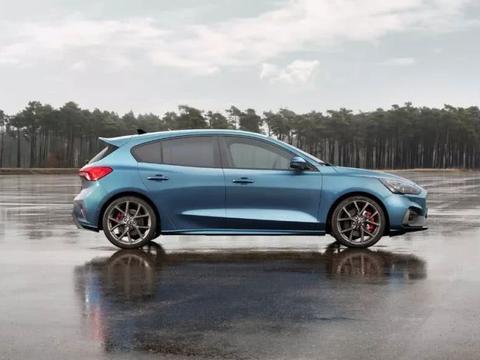 搭载野马2.3T同款发动机的小钢炮-新福克斯 ST