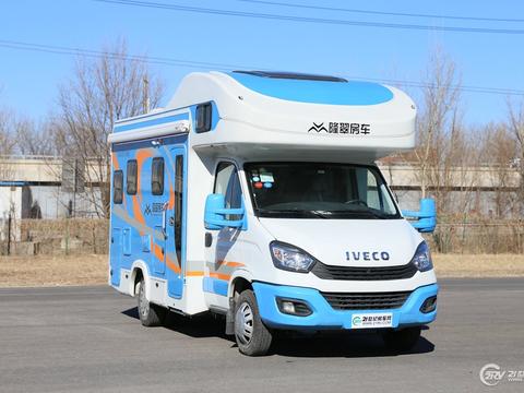 清新自然不做作 天蓝色的主色调 隆翠雪峰双拓展房车