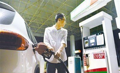 加油站卖一吨汽油赚多少钱,一天能有多少