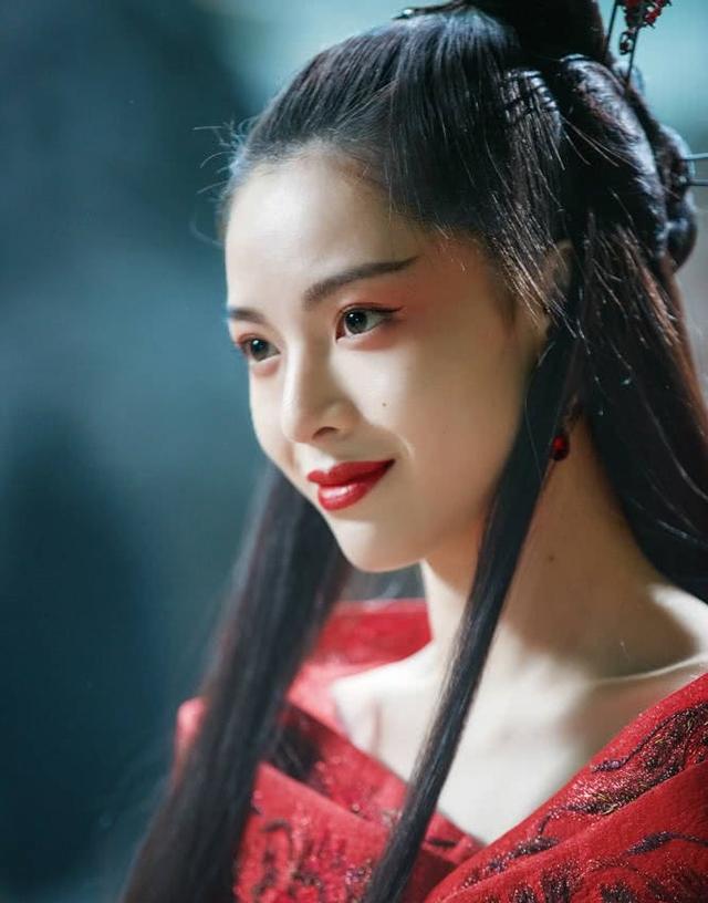 贺岁档首日:疯狂的外星人票房居首,新喜剧之王