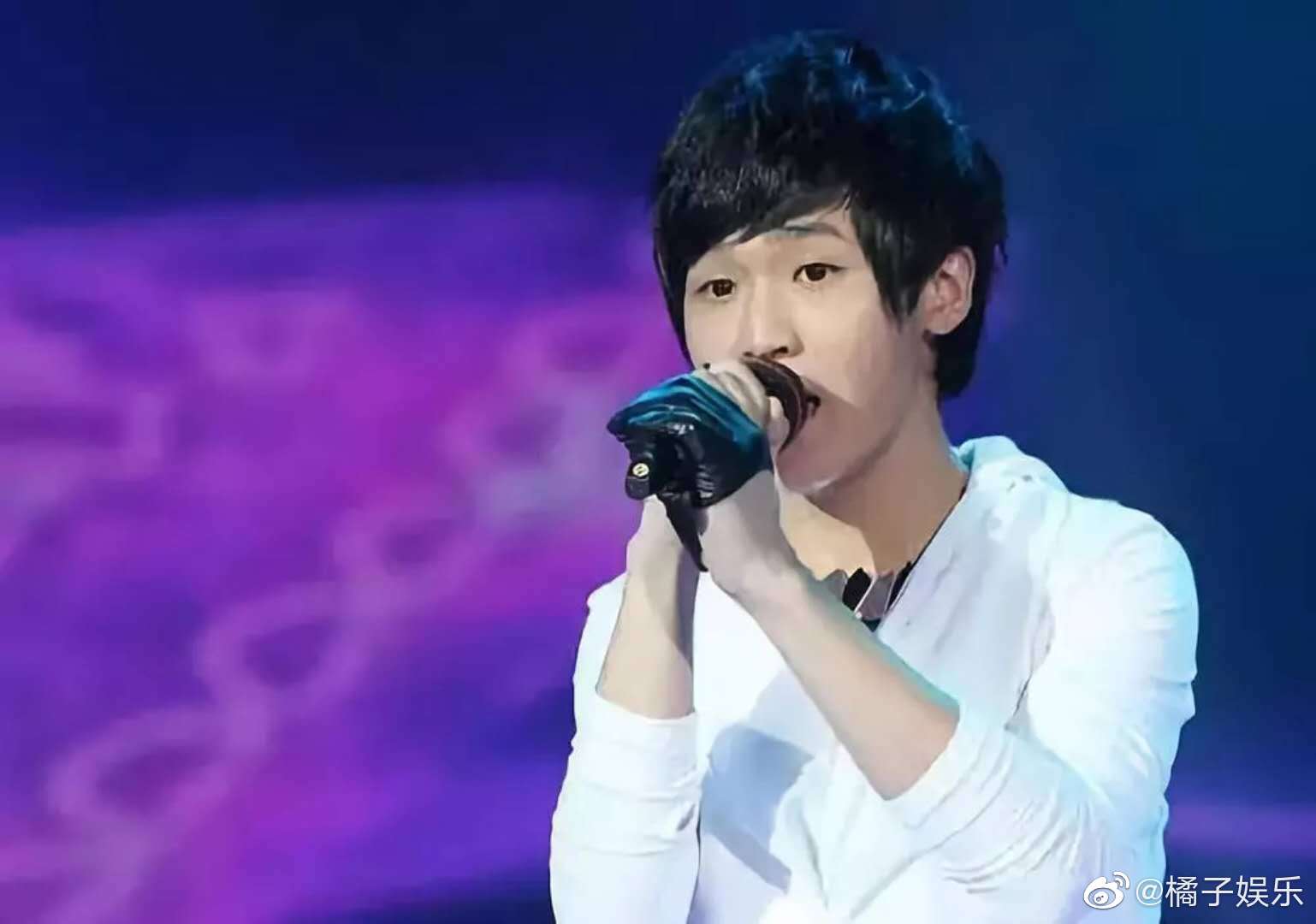 小橘子还记得2010届快乐男声冠军 吗?去年李炜参加了新节目