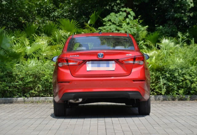它堪称“最廉价的家用车”,百公里油耗5.2L,卖5万不到