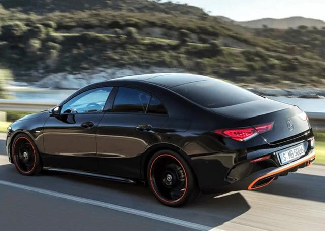 奔驰新CLA轿跑官图，内饰换上豪华双联屏，颜值超高还有无框车门