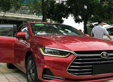 比亚迪和特斯拉差距有多大？拆开电池傻眼了，差了一个银河系