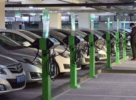 新能源汽车跑高速，到底会出现哪些弊端？新能源车主说出了实情