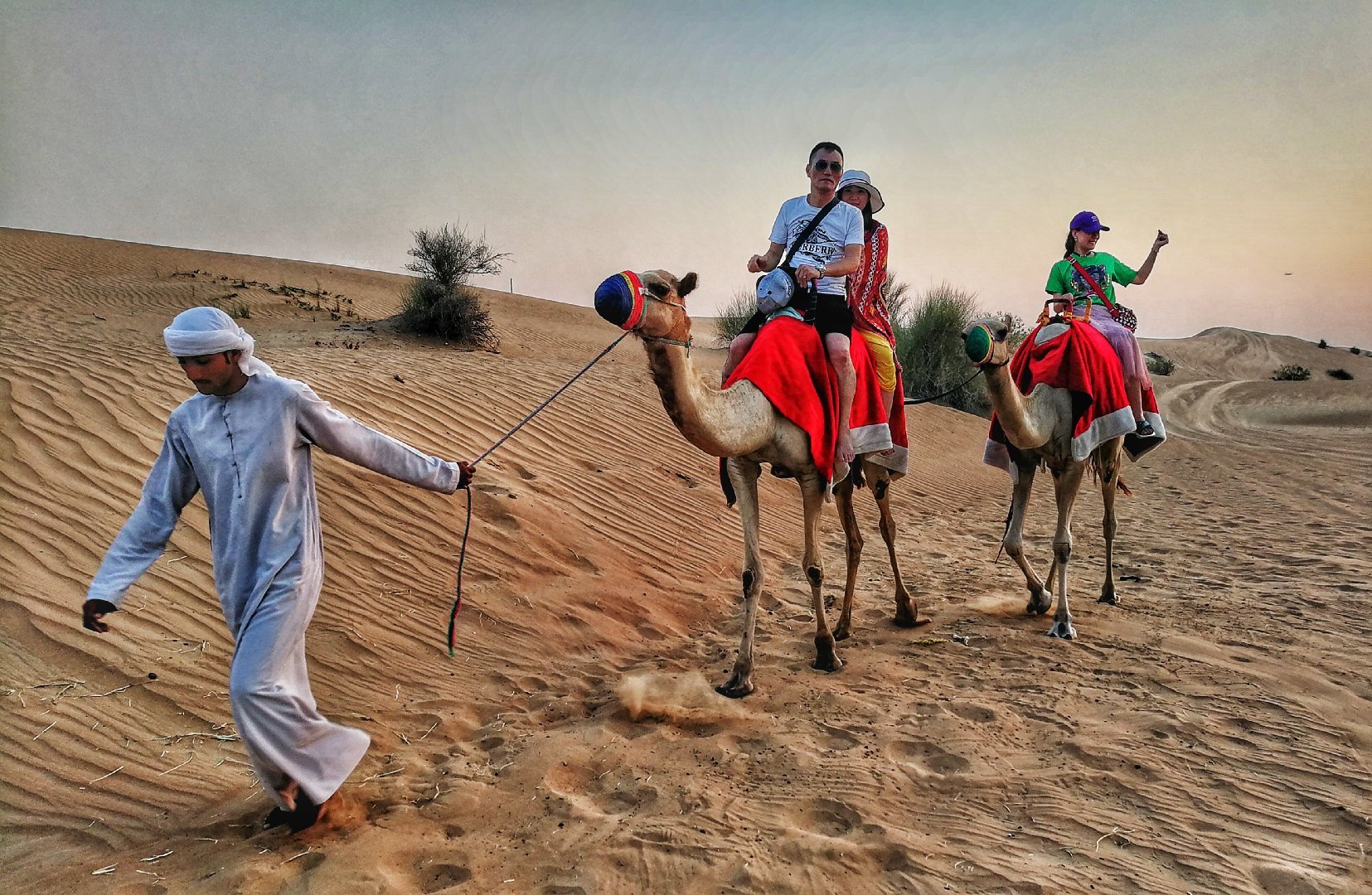 迪拜沙漠冲沙+超豪华营地体验,马蜂窝自由行 - 马蜂窝自由行