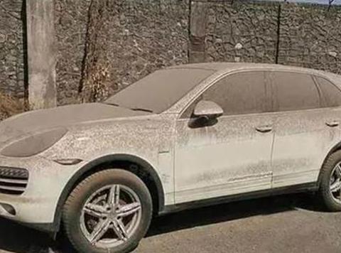 开了8年车才知道,车内灰尘多不用毛巾擦，这个土方法天天开新车