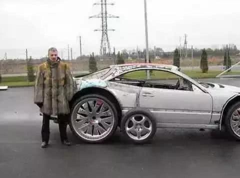 报废奔驰改装后变成无价之宝，看到实车后服了，五百万都不售