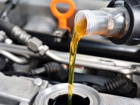 全合成机油可以到一万公里才换？维修师傅给出了答案，后悔才知道