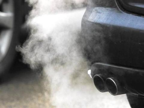 辟谣：冬季热车有奇效？实际危害并不小，原地热车的那些事儿！