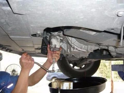 为啥国内机油5000一换，欧洲30000一换？懂车的说出真相