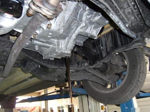 变速箱油几公里更换最好？维修工：不想报废，别超这个数