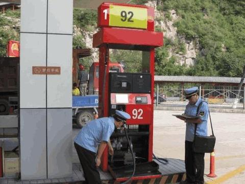 中石油和中石化哪个更耐烧？听加油工说完，车主：终于知道了！