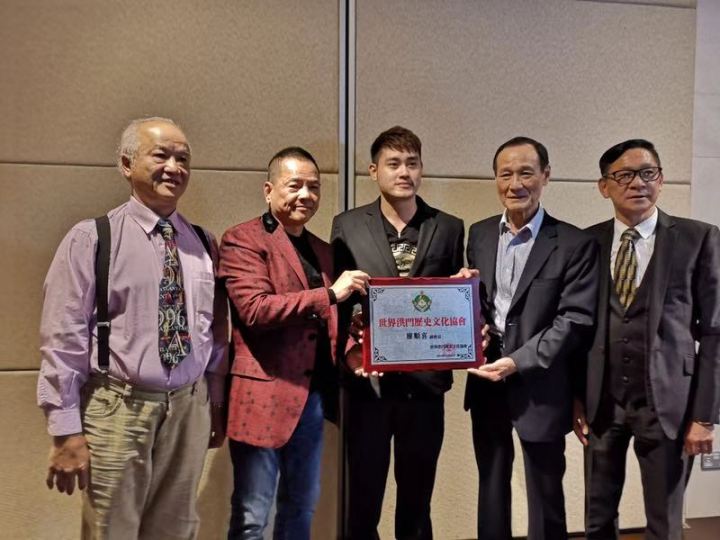 洪门老总_洪门啤酒(2)