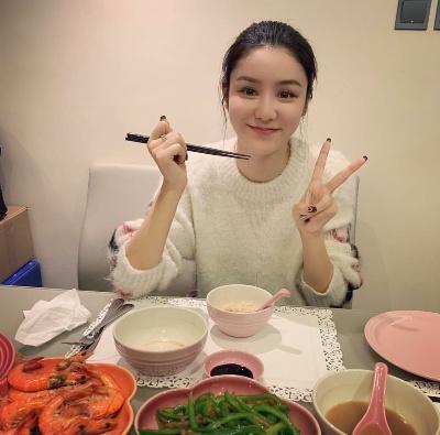 林峰女友张馨月图片