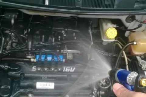 八成老司机不知道，发动机脏了怎么清洗，用一土方法，灰尘全消失