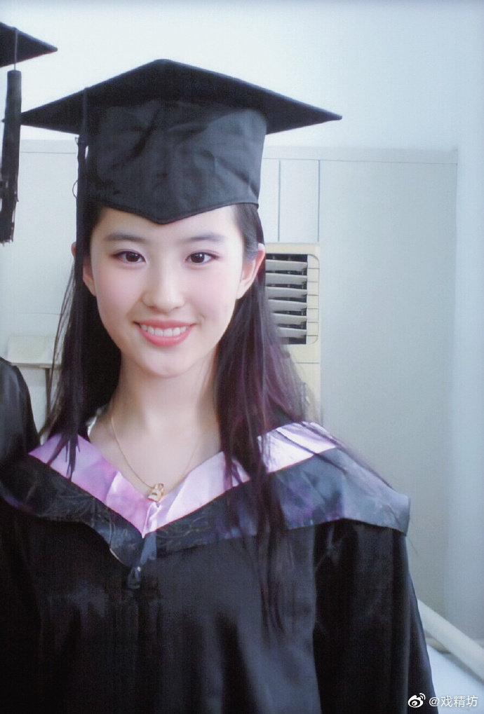 刘亦菲北京电影学院毕业照,好清纯一少女