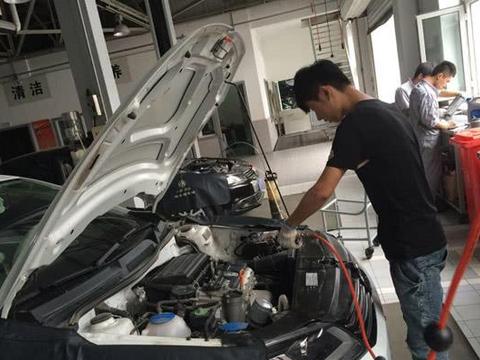 都说4S店坑, 为啥保养的时候还得去, 真当车主傻