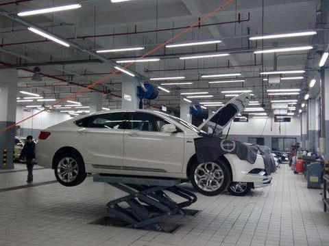 汽车质保期过了还要不要去4S店保养？老司机道出真相，别傻了