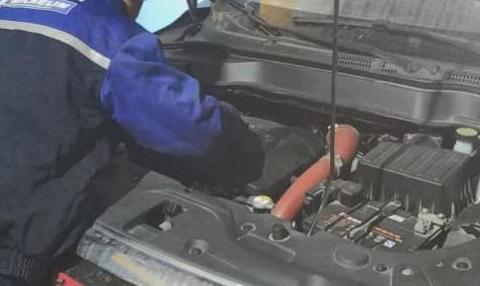 汽车保养时别傻站着，辞职维修技师给你总结了几点，好好记着吧