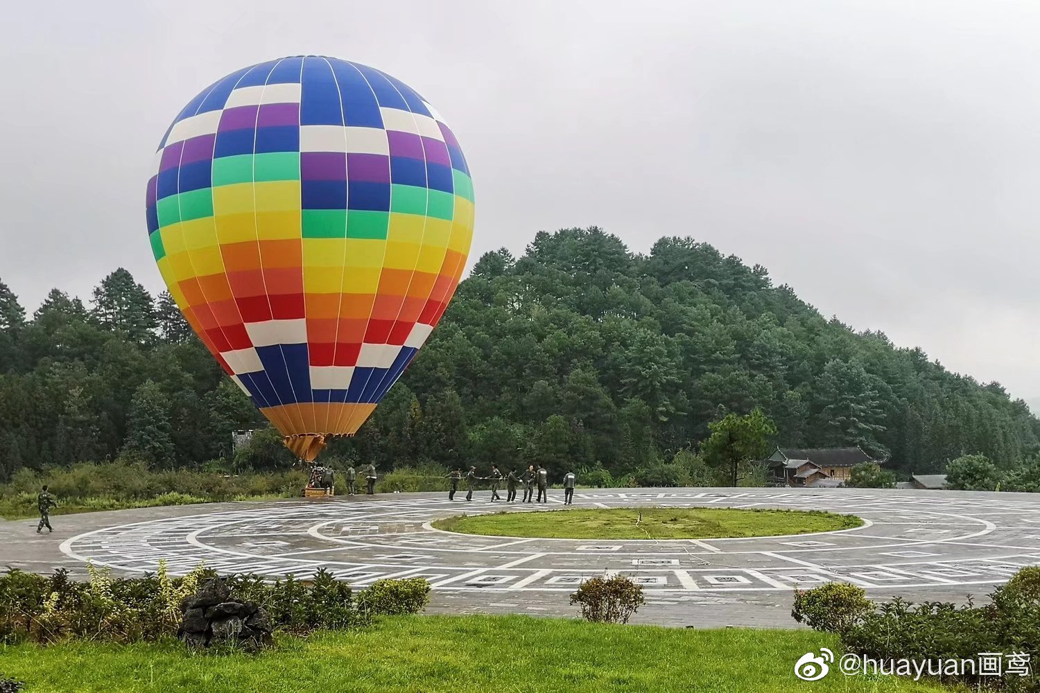 乘坐热气球俯瞰腾冲火山地质公园全貌