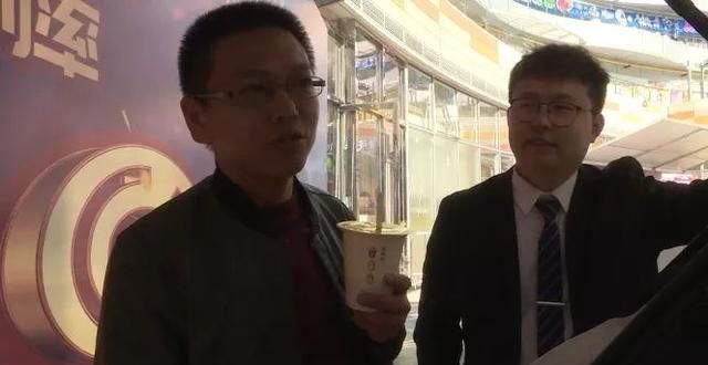 天气这么好,周末去万地看车展啦