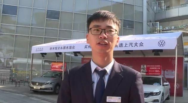 天气这么好,周末去万地看车展啦
