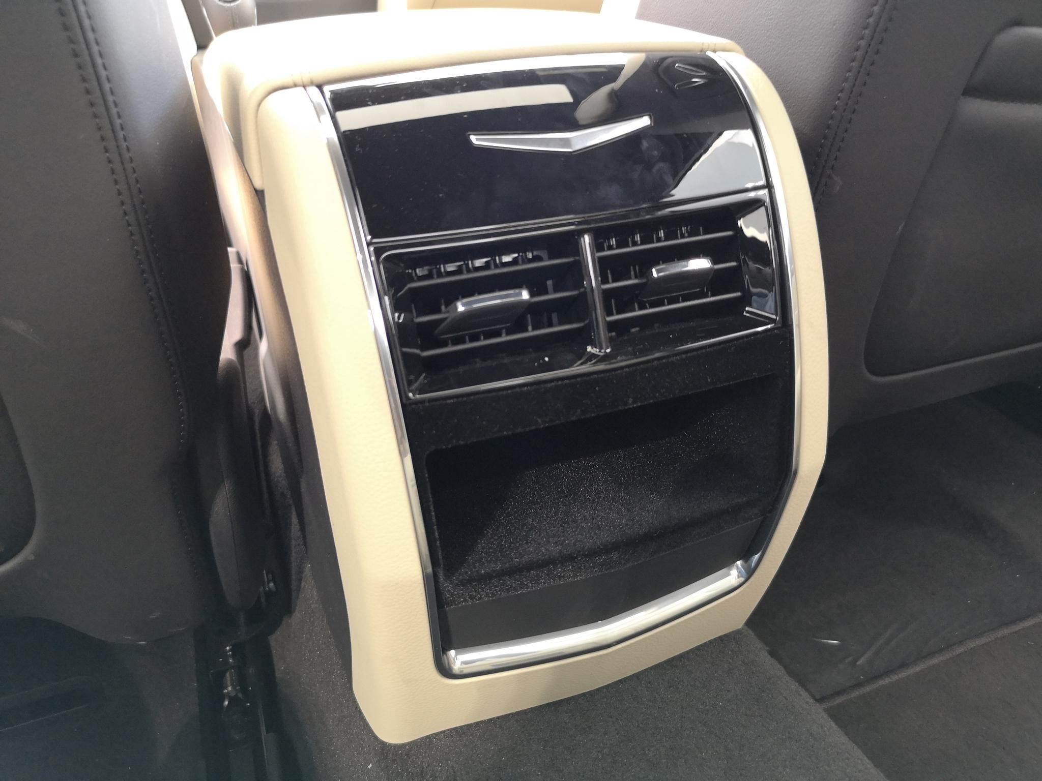 全系匹配10AT变速箱 到店看凯迪拉克2019款CT6 28T时尚