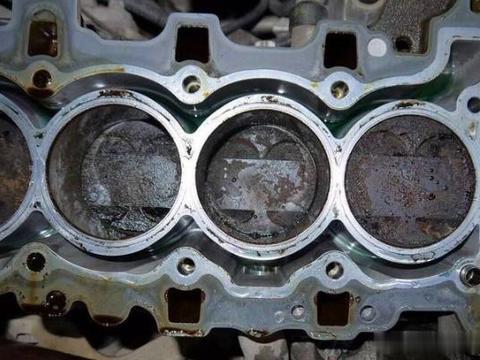 一招清理积碳只用5秒，解决问题后，车主：开了5年车都不知道此招