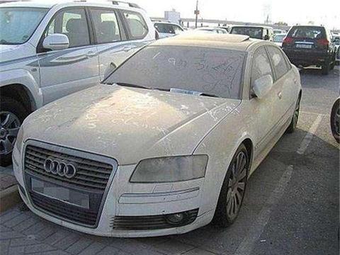 汽车停放一地4年，费用高达30万？不会有人来开走