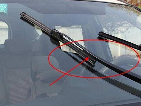 雨刮器总刮不干净？还有“吱吱”声？教你一招，车窗清晰没噪音