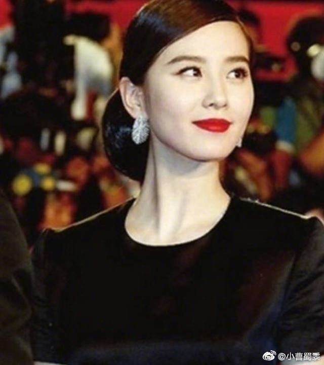 刘诗诗一身中国风亮相,网友:这才是东方美人,羡