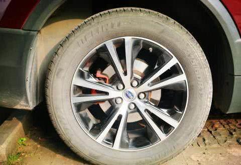 碾压性能车宝骏，配12寸液晶显示屏，这款亲民SUV才9万的起步价