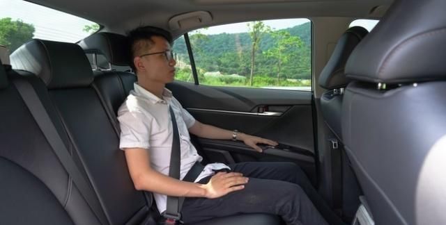 难分难解 对比亚洲龙双擎/凯美瑞双擎/ES200