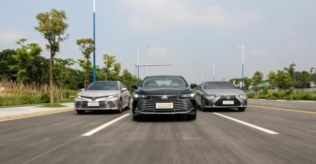 难分难解 对比亚洲龙双擎/凯美瑞双擎/ES200