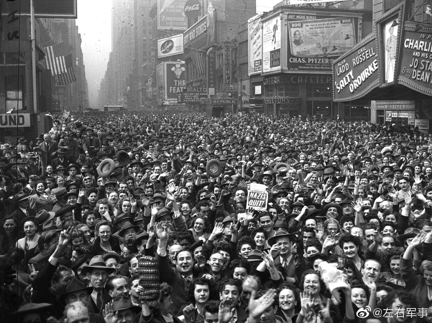 1945年5月8日,从巴黎,到伦敦,再到纽约,庆祝欧