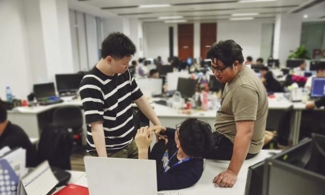 难分难解 对比亚洲龙双擎/凯美瑞双擎/ES200