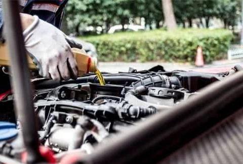 4S店保养那么贵，为什么还要排队去保养，老司机告诉你