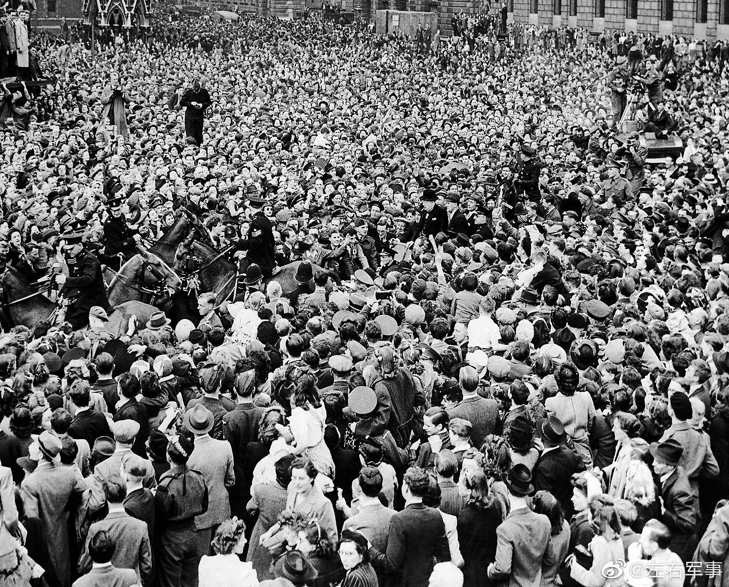 1945年5月8日,从巴黎,到伦敦,再到纽约,庆祝欧