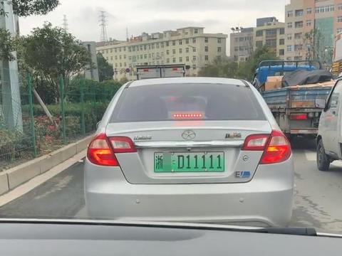 浙江街头现国产“绿色”车牌, 车牌不带一个8, 霸气却不输5个8