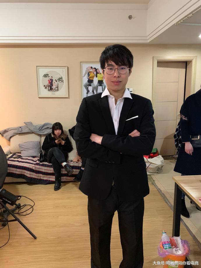 斗鱼宣布正式起诉主播包子, 违约赔偿金不低于1500万并全网禁播!