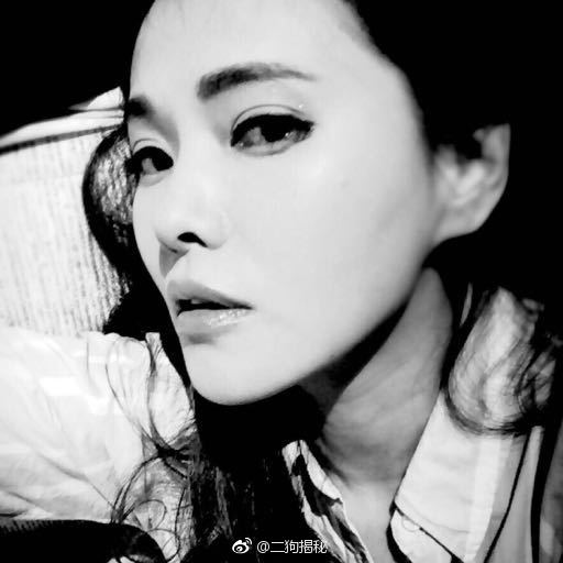 伊能静微博卖课被网友们纷纷讽刺