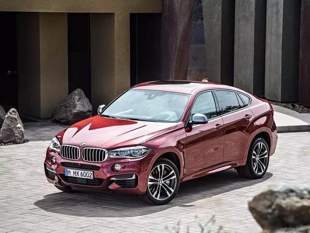 吉利FY11与宝马X6停在一起,都是红色,吉利FY11反而更霸气