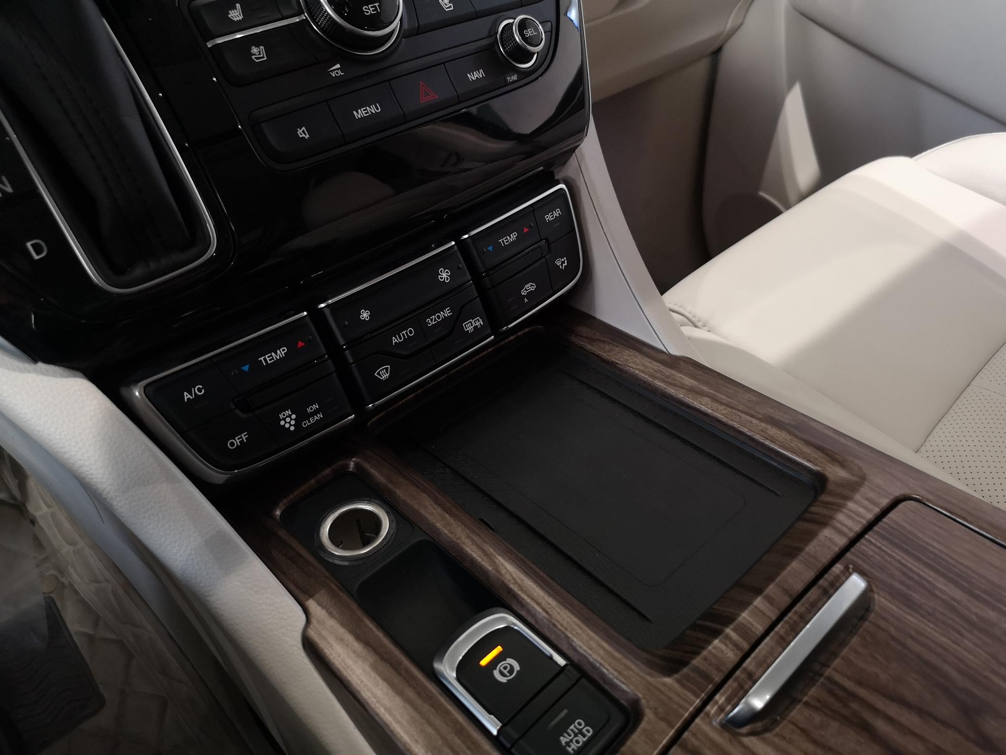 国产MPV最强音 到店欣赏广汽传祺GM8旗舰版