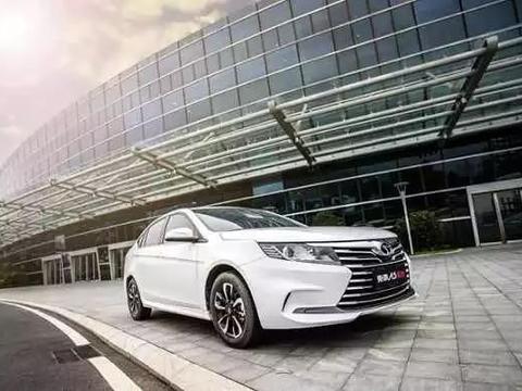 九妹告诉你：防冻液为啥经常变少？多长时间更换一次？