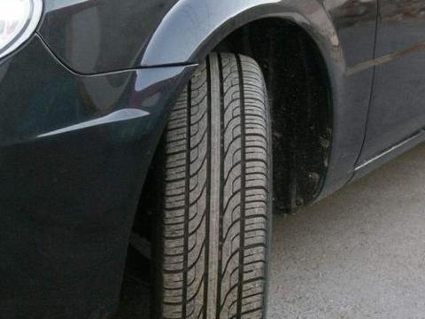 轮胎跑多少公里后必须换位维修师傅说个数不怕爆胎就接着开！