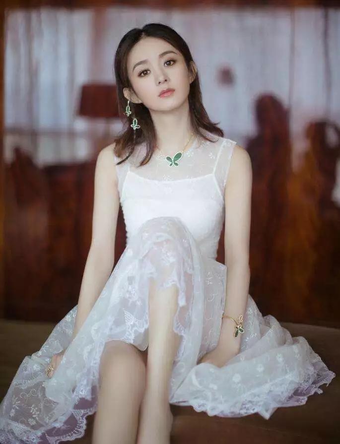 赵丽颖穿内衣的照片_美女只穿内衣