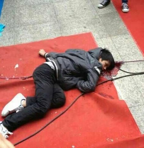 22岁散打冠军因斗殴丧命街头,了解对方身份后