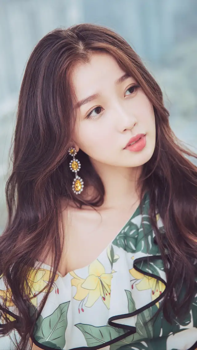 虞书欣多变造型肤白貌美清新灵动活力范!