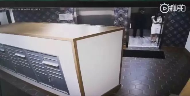 惊天逆转?刘强东案女主疑似主动邀请进公寓?